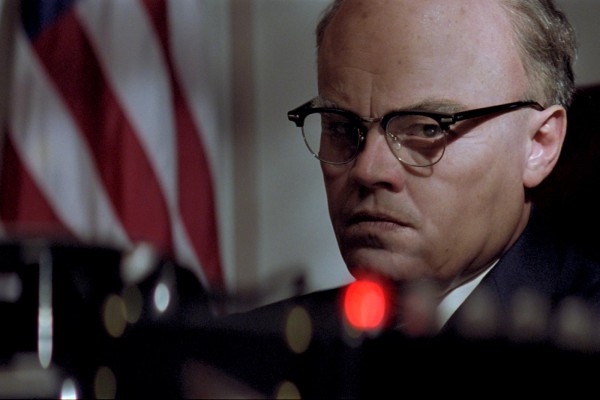 J. Edgar Hoover (Leonardo di Caprio) in seinem Büro.