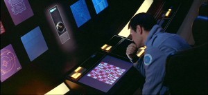 Screenshot „2001 – Odyssee im Weltraum“: HAL spielt gern und gut Schach, genauso wie Regisseur Kubrick