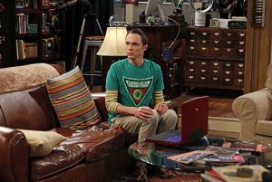 Sheldon Cooper kann in seinem eigenen Raum nur auf einem Platz sitzen.